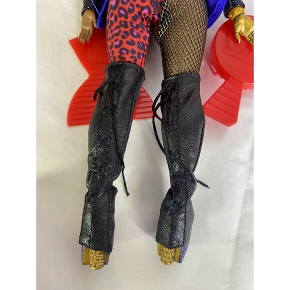 LOL Surprise OMG Remix Rock Band Ferocious Doll Guitar Outfit Accessories MGA - Picture 16 of 16